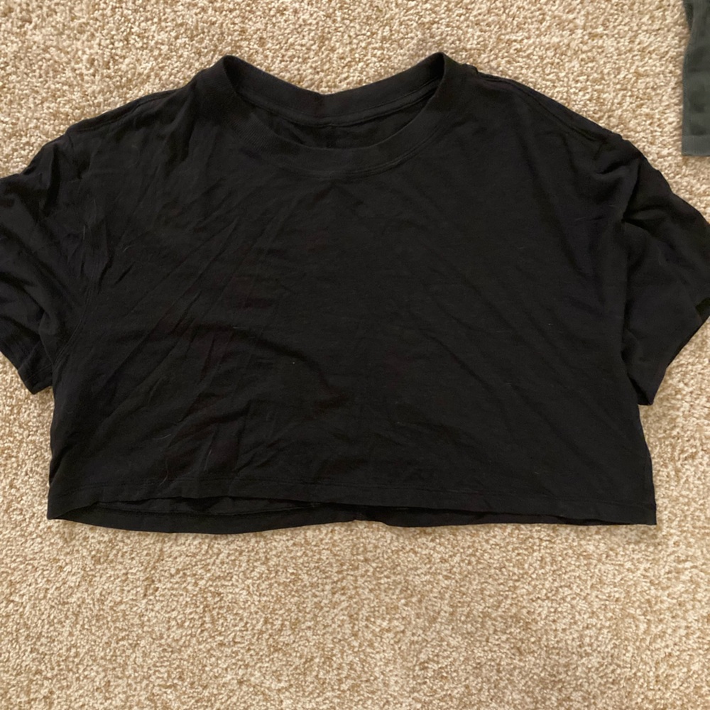 Lululemon Cropped Tee.